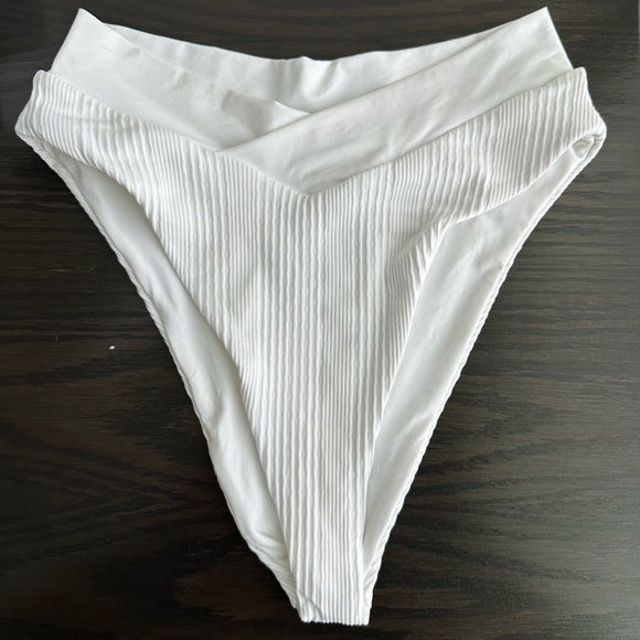 L*SPACE Court Bikini Bottom in White | XS - Picture 4 of 7
